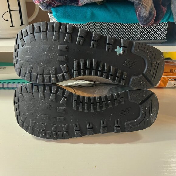 New Balance 574 Classic Womens Sneakers‎ Size 6.5 Gray Suede & Mesh - Picture 9 of 10